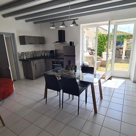Gites De 2 A 11 Personnes Au Domaine D'Usson Echebrune Exterior foto
